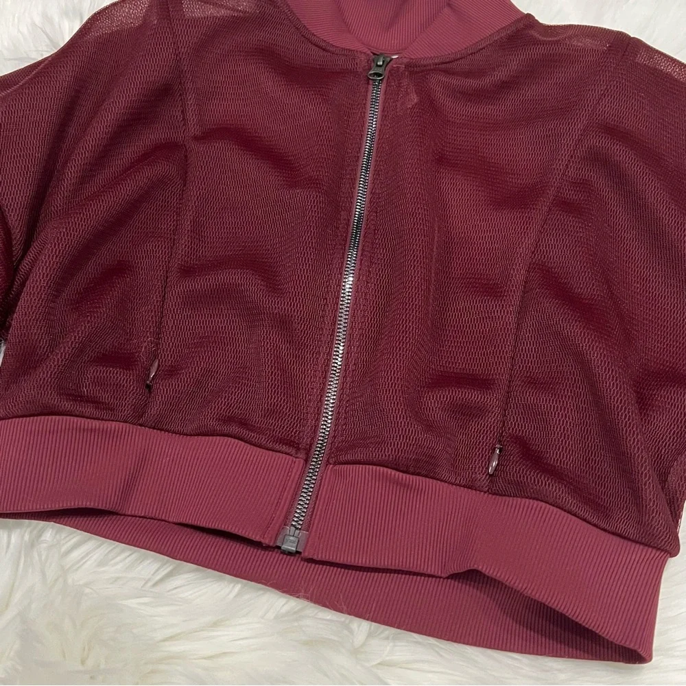 ALO Yoga Women's Field Crop Jacket - Picture 2 of 8